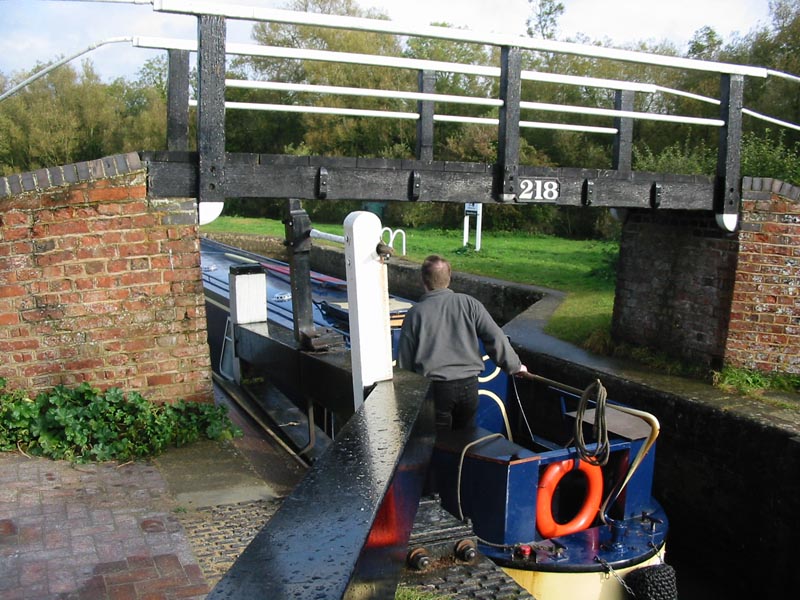 Shipton Lock on the Oxford Canal